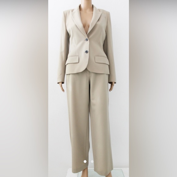 GIVENCHY COUTURE TWO PIECE SUIT - Picture 11 of 12